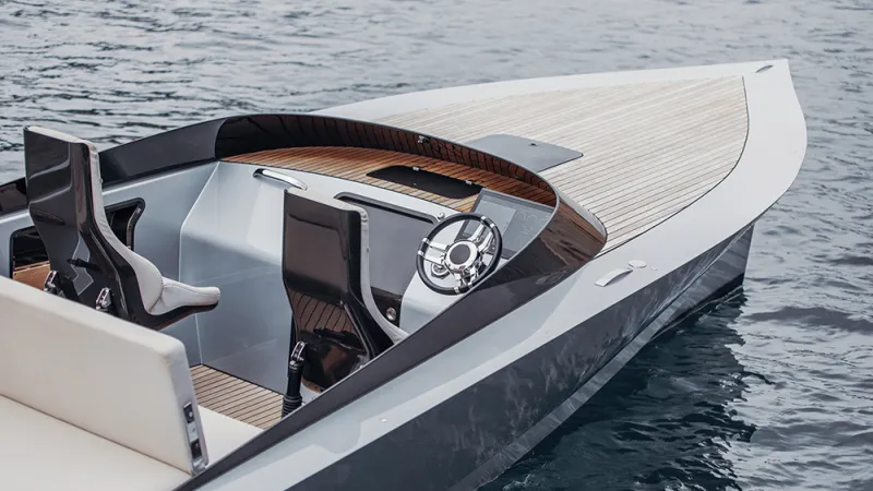  How Do Professional Marina Service Centers in Palm Beach Support Boat Owners?